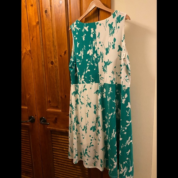 ALFANI green and white sleeveless floral dress - Picture 3 of 5